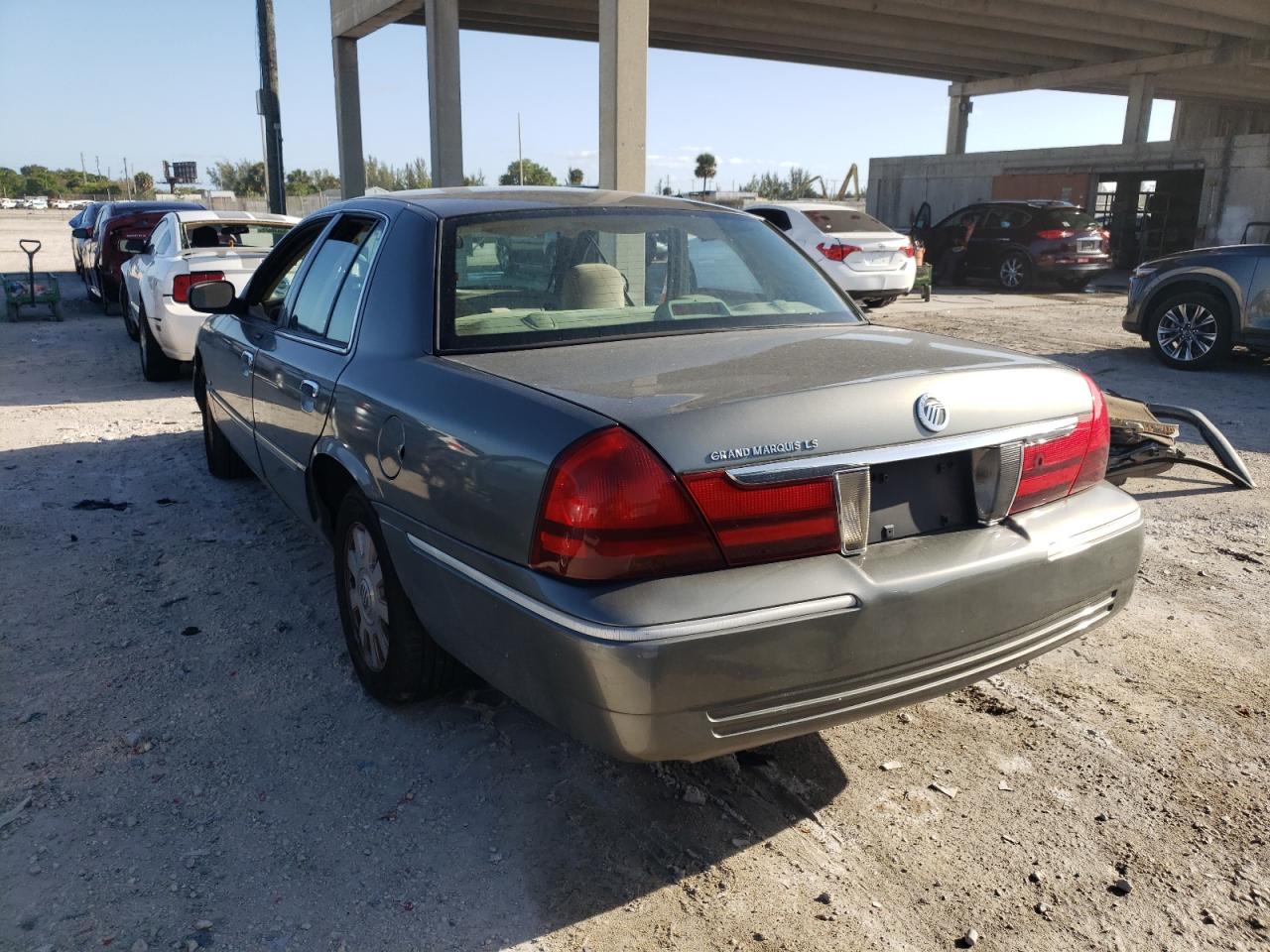 Photo 3 from auction – 2004 MERCURY GRAND MARQ with VIN 2MEFM75W54X671027