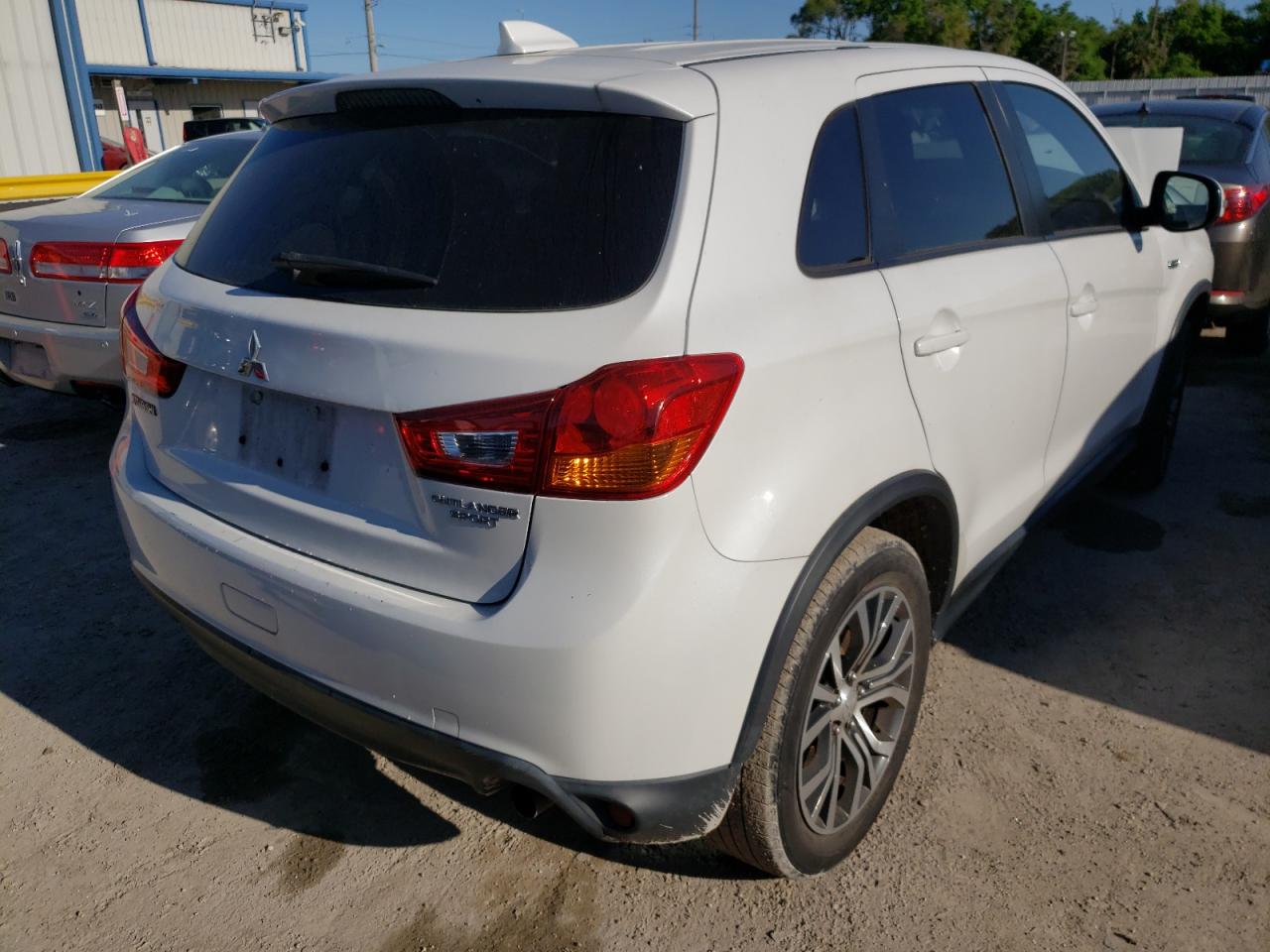 Photo 4 from auction – 2017 MITSUBISHI OUTLANDER with VIN JA4AP3AUXHZ068052