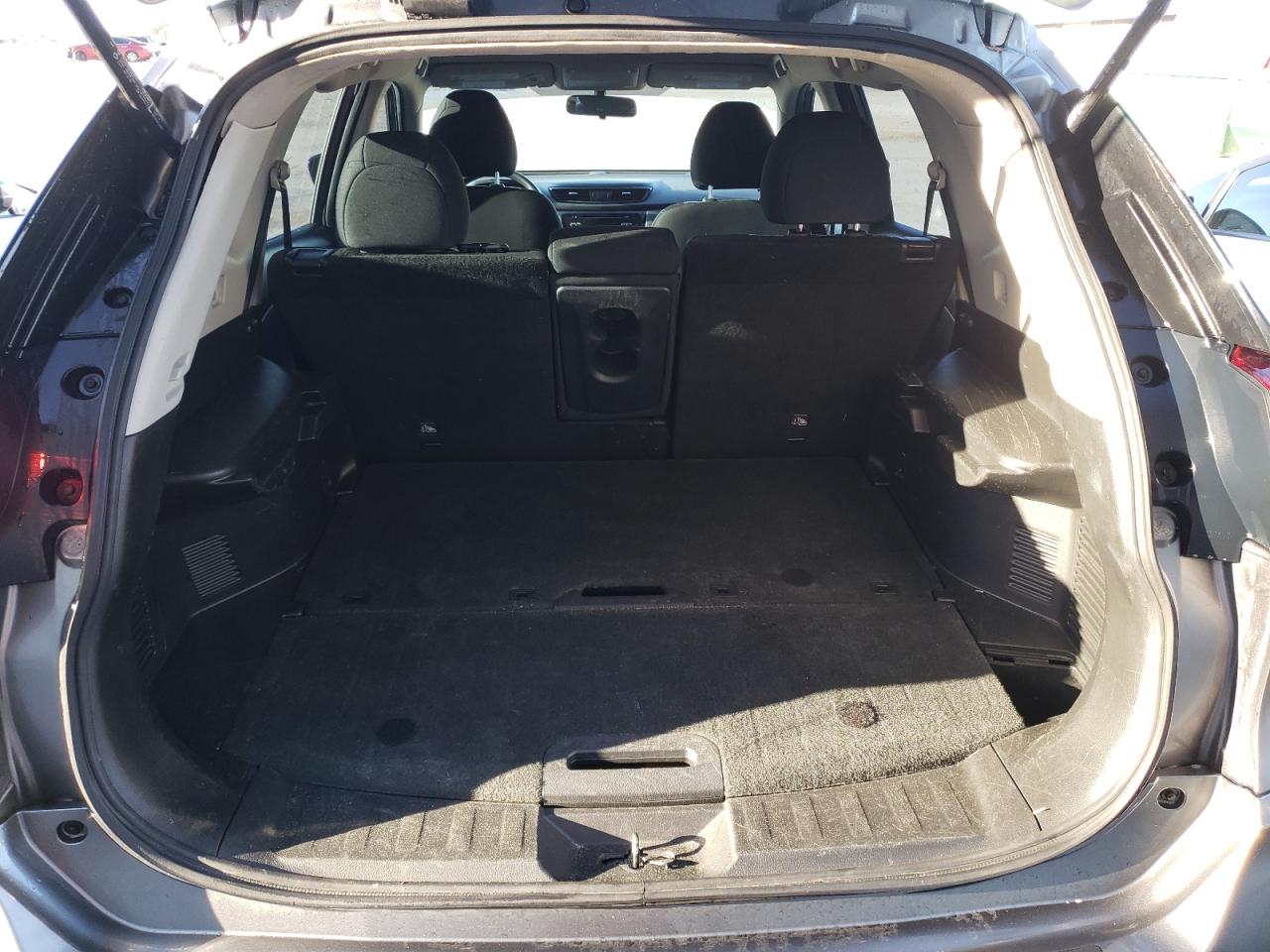 Photo 9 from auction – 2017 NISSAN ROGUE S with VIN KNMAT2MT3HP568676