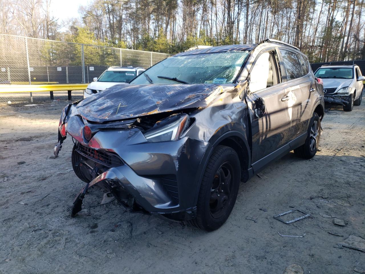Photo 2 from auction – 2016 TOYOTA RAV4 LE with VIN JTMBFREV4GJ072503