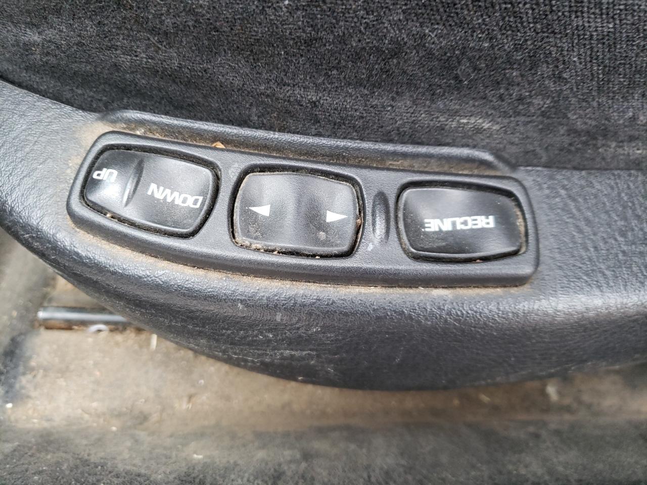 Photo 9 from auction – 2001 SATURN L200 with VIN 1G8JU52F91Y584371