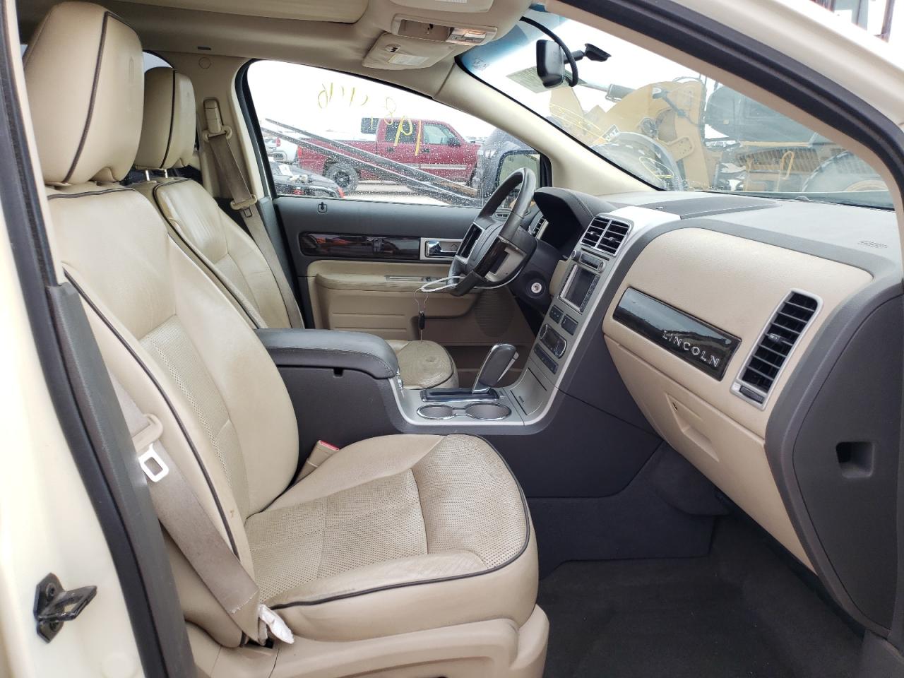 Photo 5 from auction – 2008 LINCOLN MKX with VIN 2LMDU68C58BJ15517