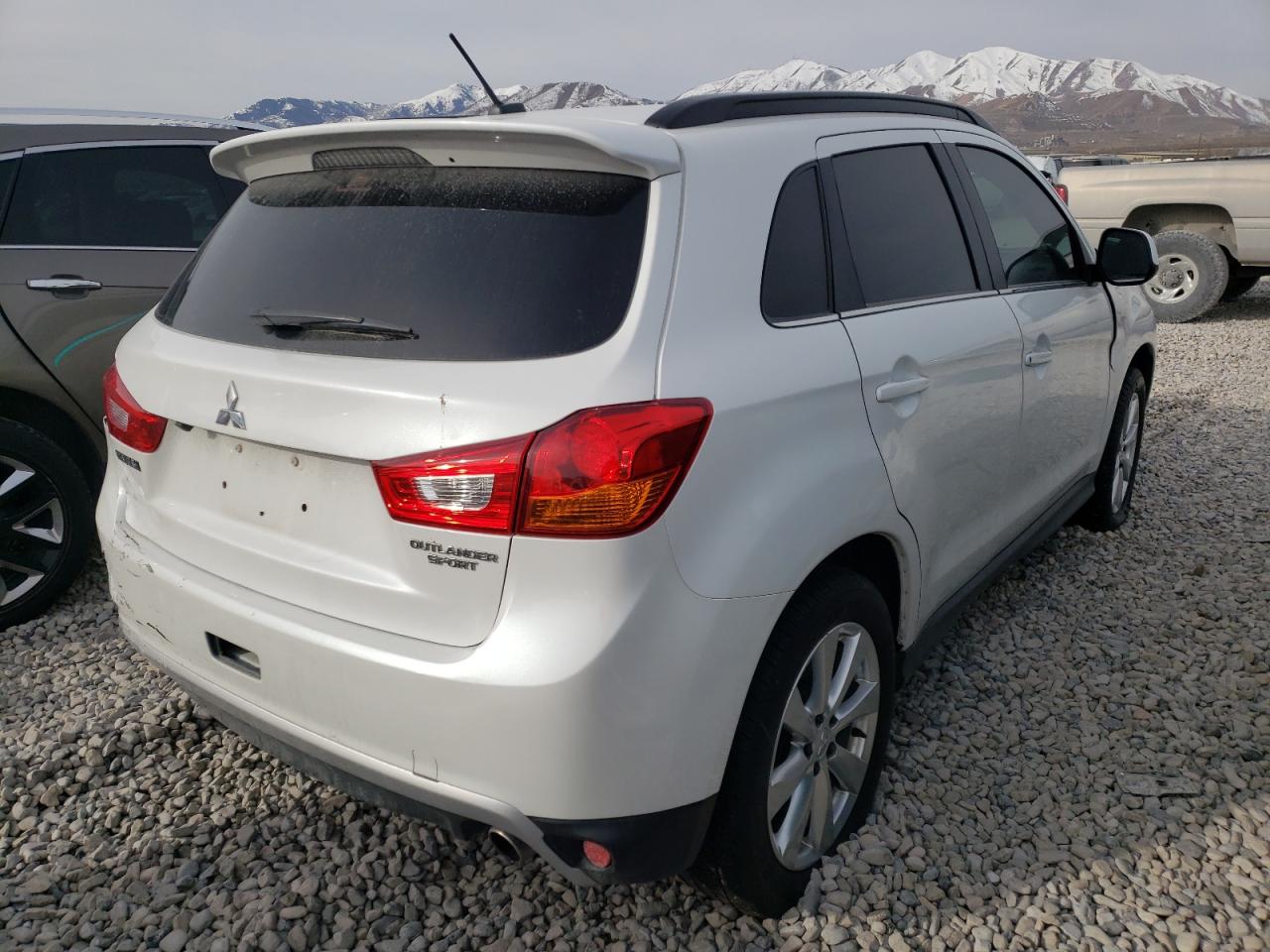 Photo 4 from auction – 2015 MITSUBISHI OUTLANDER with VIN 4A4AR4AU4FE008562