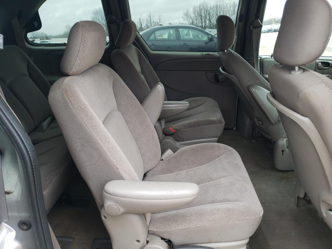 Photo 6 from auction – 2003 CHRYSLER VOYAGER LX with VIN 1C4GJ45313B287329