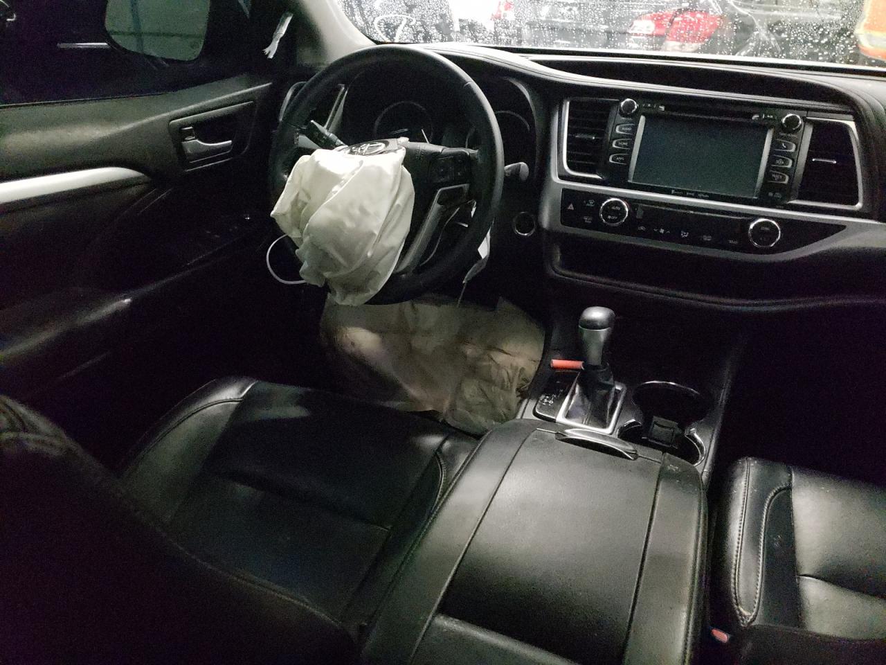 Photo 9 from auction – 2018 TOYOTA HIGHLANDER with VIN 5TDJZRFH2JS845099