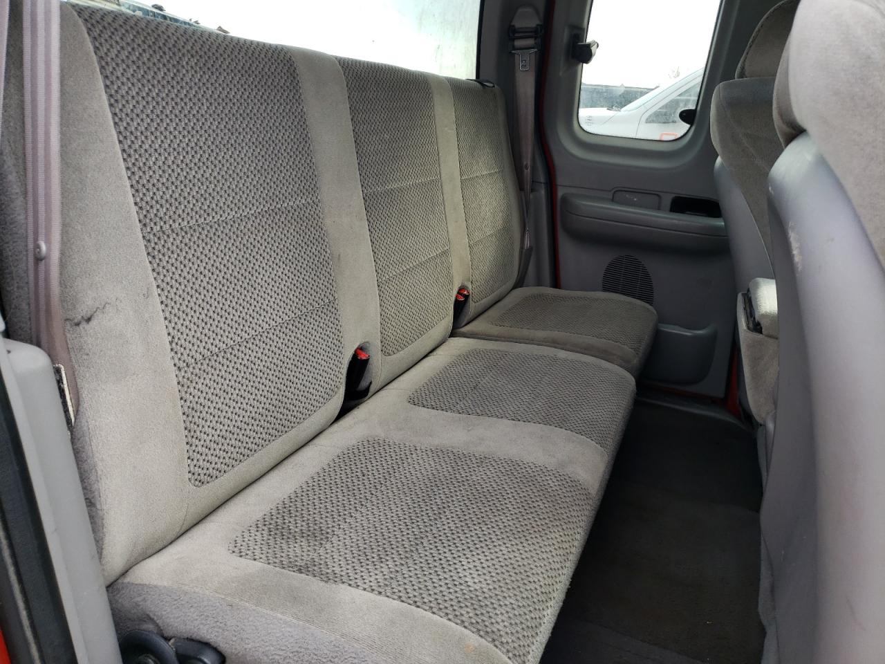 Photo 6 from auction – 2001 FORD F150 with VIN 1FTRX17L01NB86197