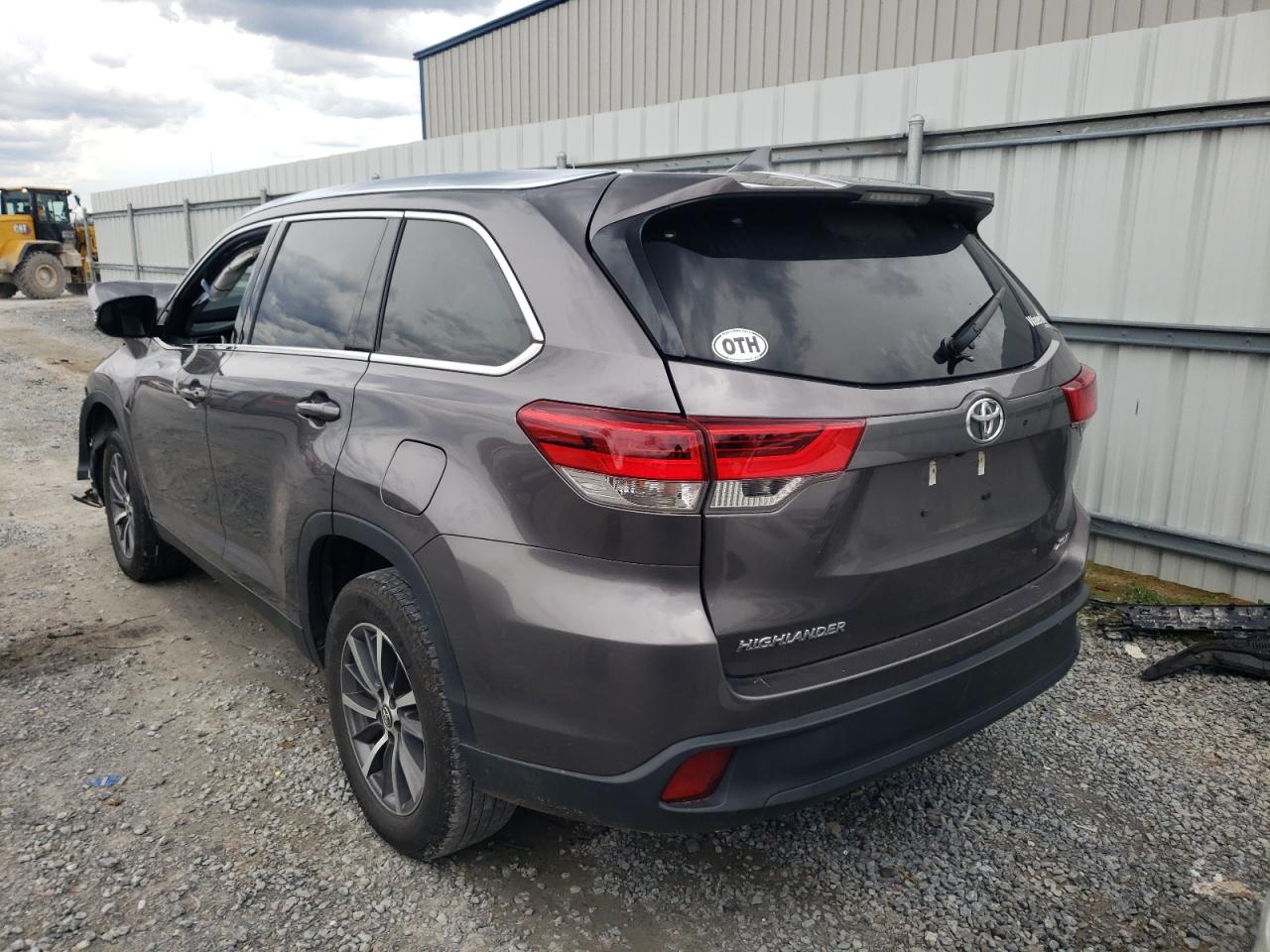 Photo 3 from auction – 2019 TOYOTA HIGHLANDER with VIN 5TDKZRFH3KS303855