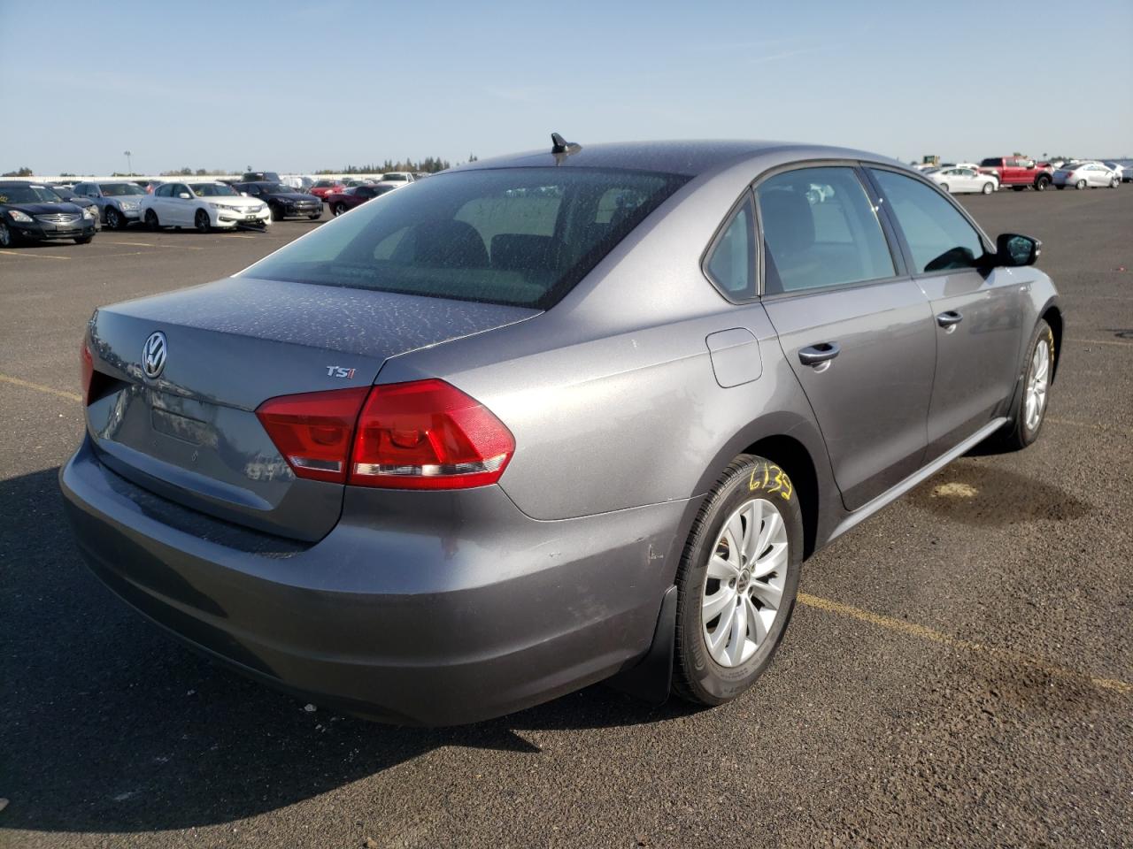 Photo 4 from auction – 2015 VOLKSWAGEN PASSAT S with VIN 1VWAT7A35FC061622