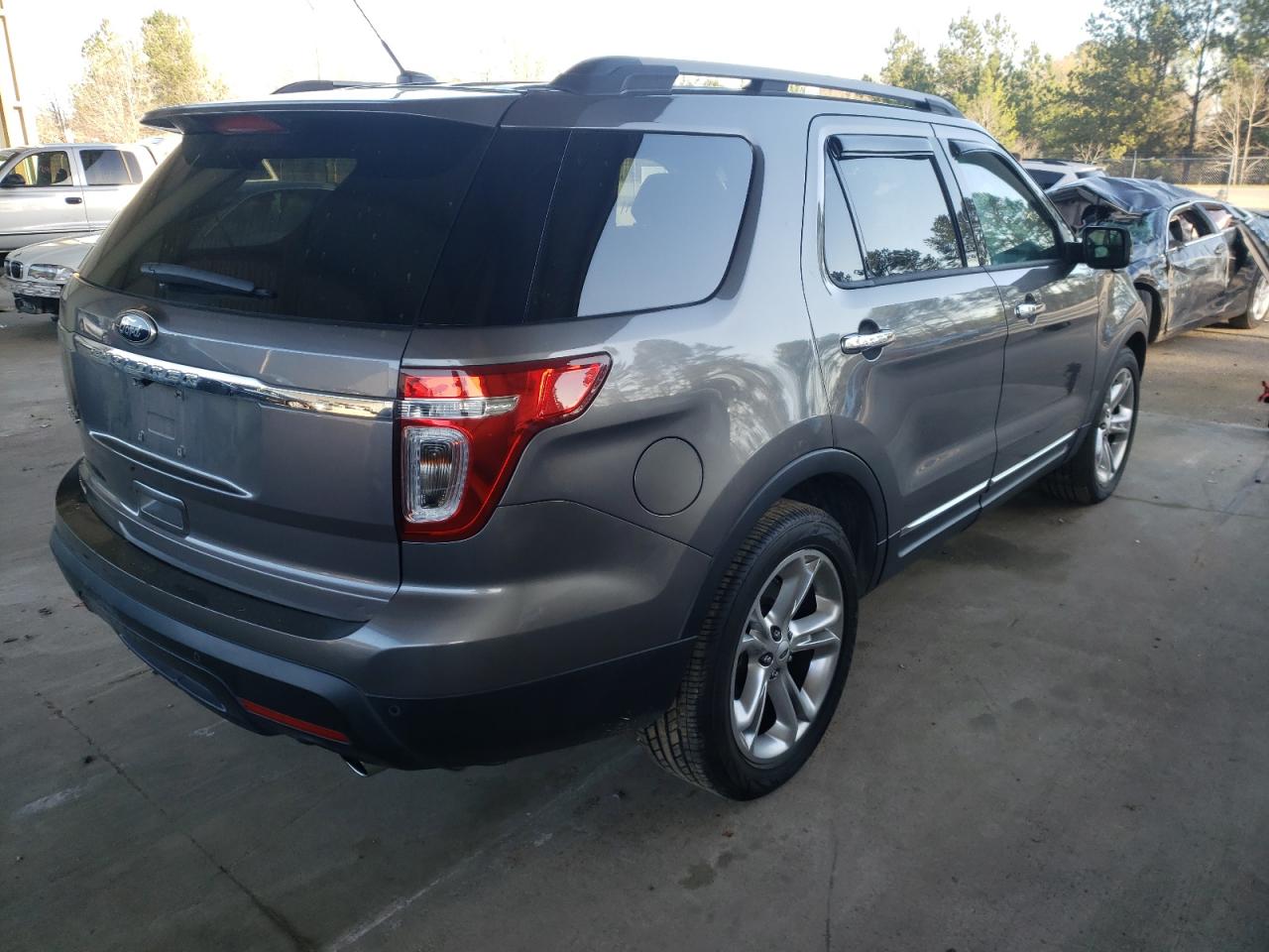 Photo 4 from auction – 2014 FORD EXPLORER L with VIN 1FM5K7F80EGA64653