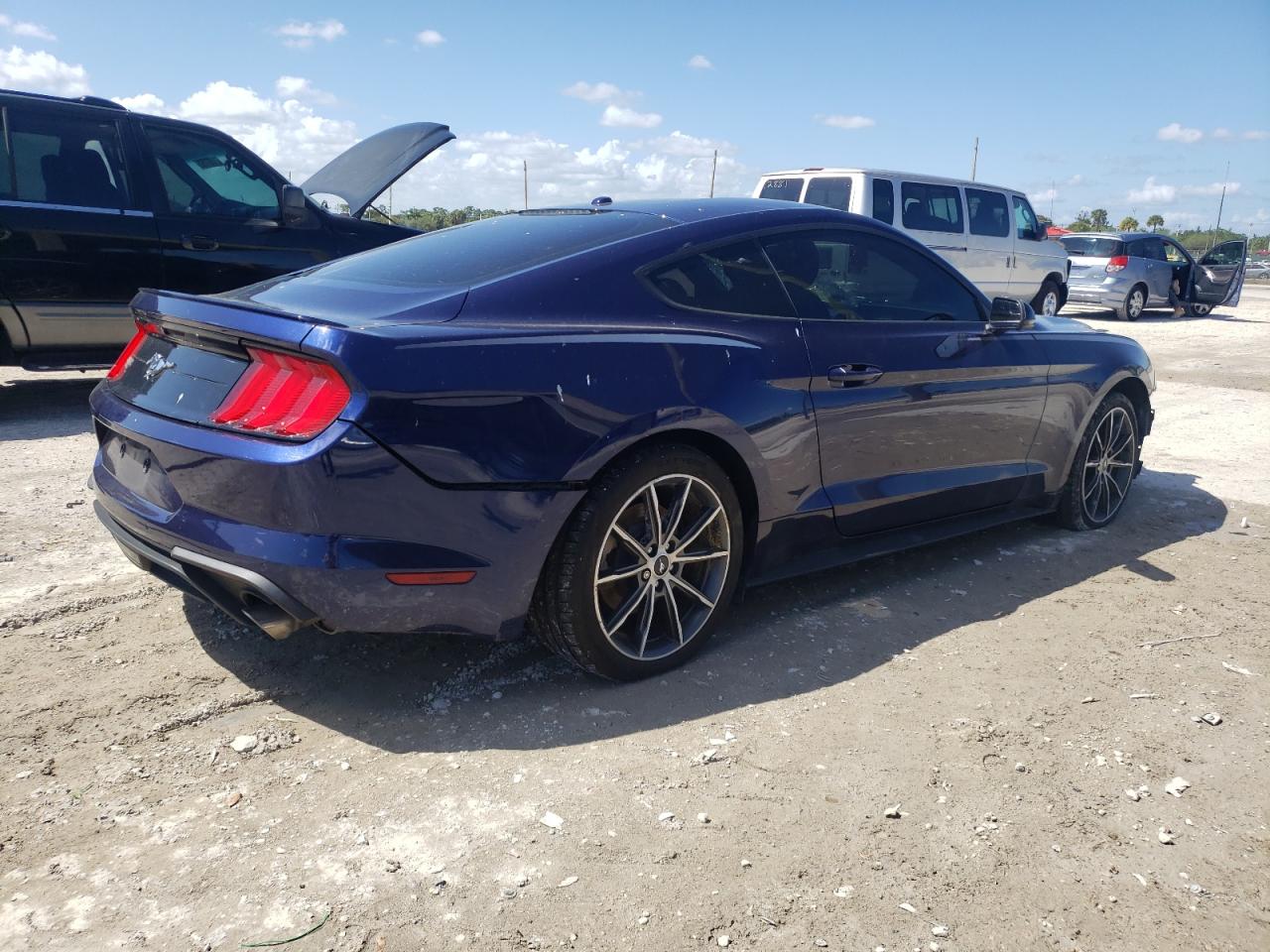 Photo 4 from auction – 2018 FORD MUSTANG with VIN 1FA6P8TH4J5171012