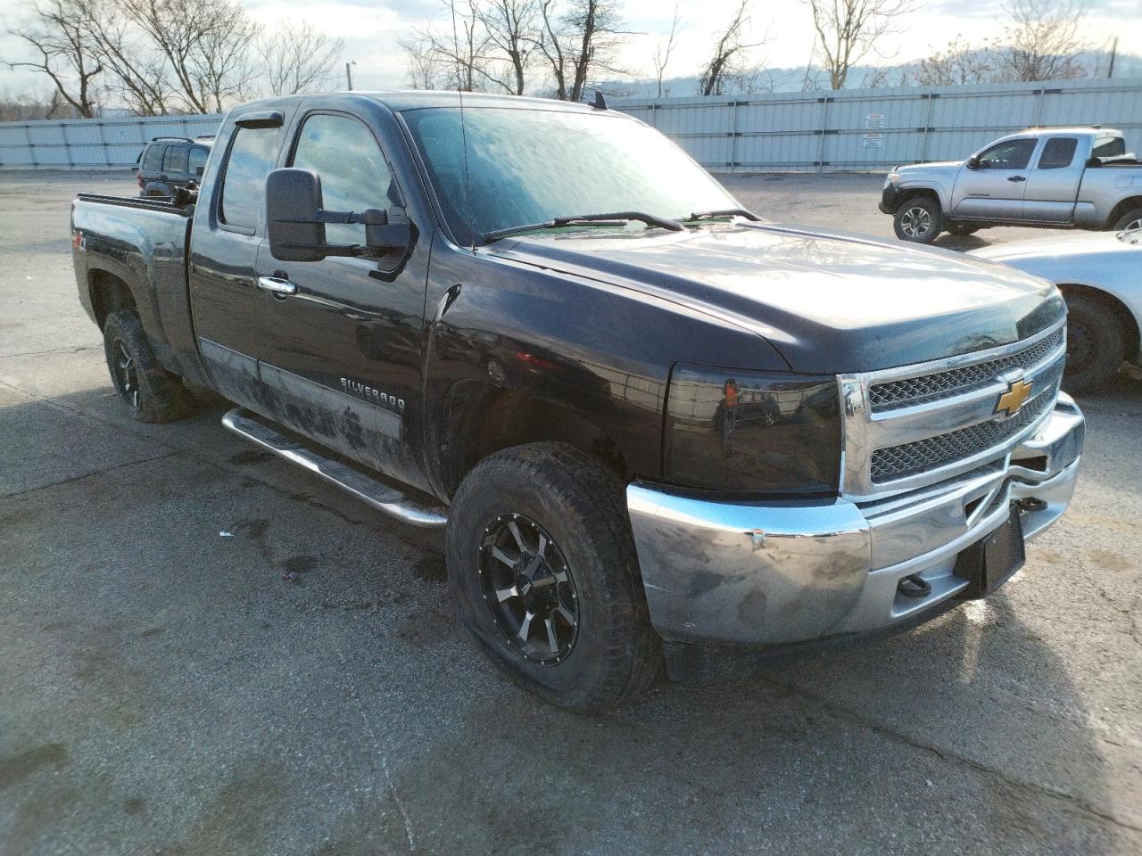 CHEVROLET SILVERADO 2013 with VIN 1GCRKSE78DZ128989 - Photo from auction