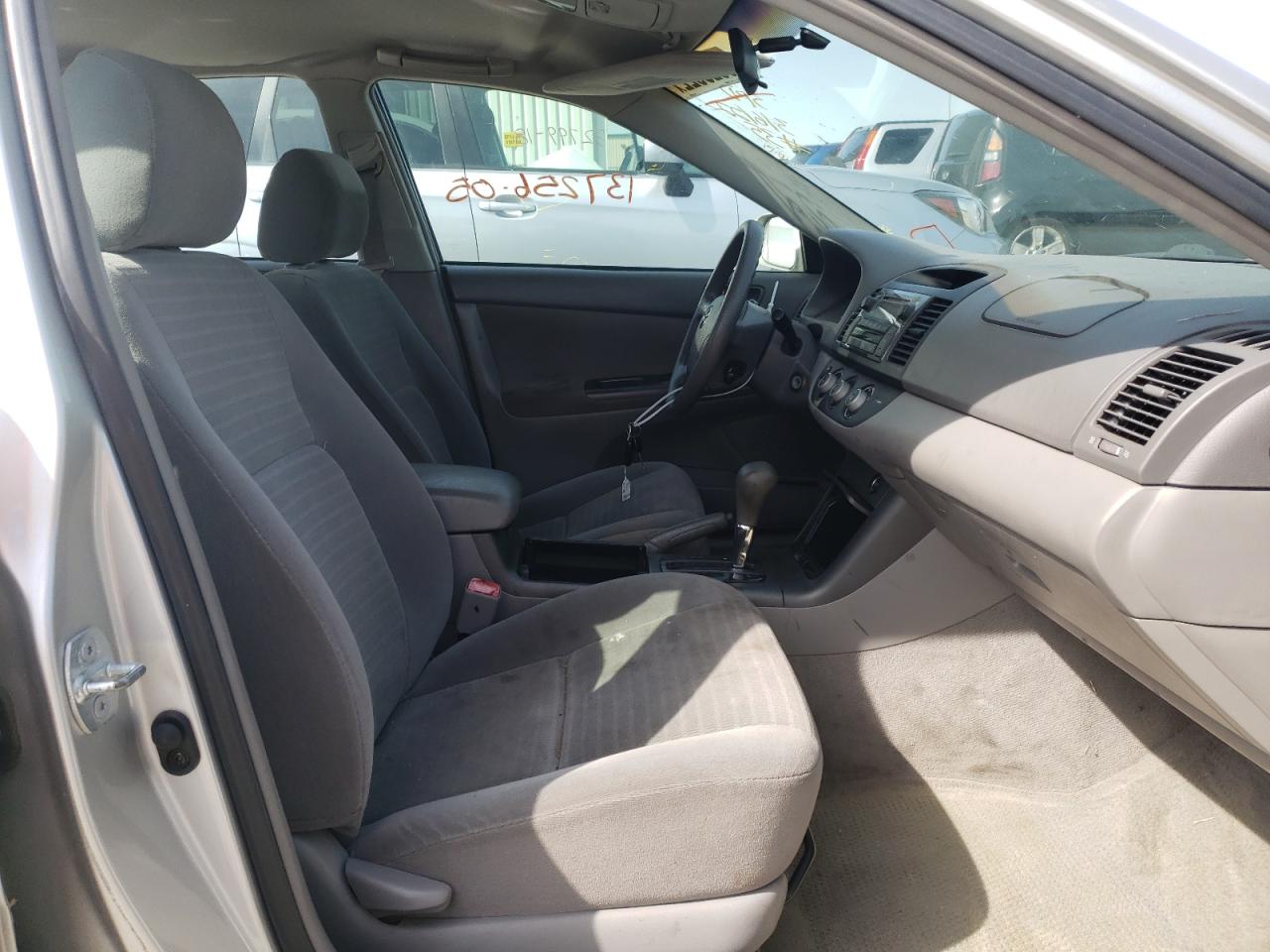 Photo 5 from auction – 2005 TOYOTA CAMRY LE with VIN 4T1BF32K75U590135