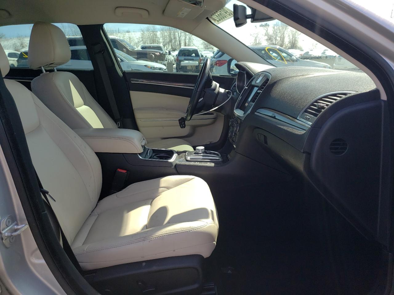 Photo 5 from auction – 2019 CHRYSLER 300 TOURIN with VIN 2C3CCAAG8KH590098