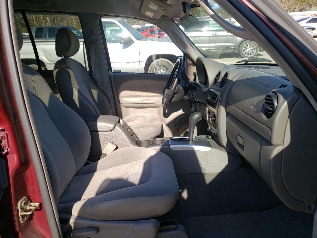 Photo 5 from auction – 2002 JEEP LIBERTY LI with VIN 1J4GL58K32W175071