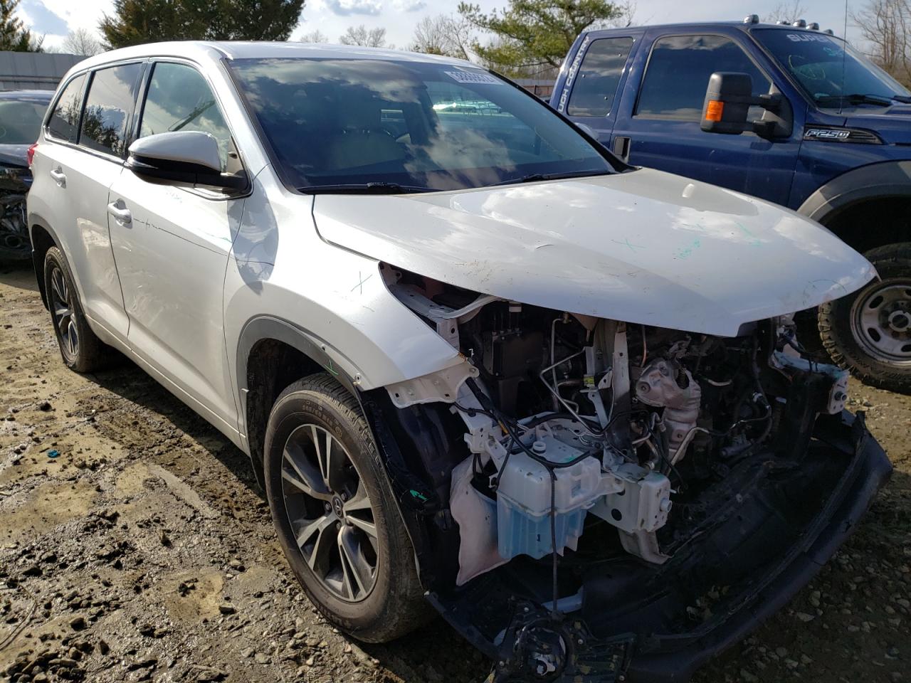 TOYOTA HIGHLANDER 2018 with VIN 5TDBZRFH9JS490582 - Photo from auction