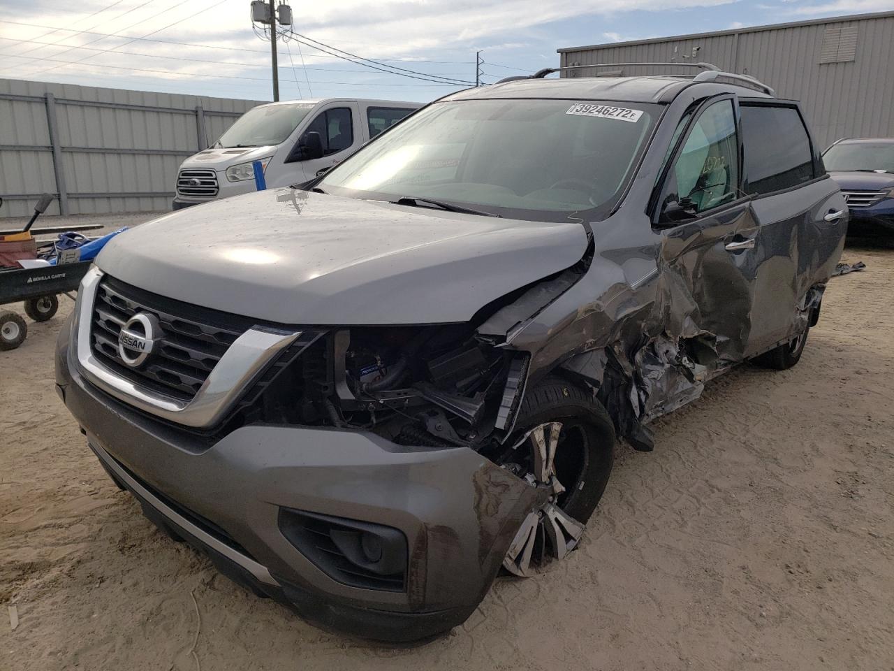 Photo 2 from auction – 2017 NISSAN PATHFINDER with VIN 5N1DR2MN9HC674744
