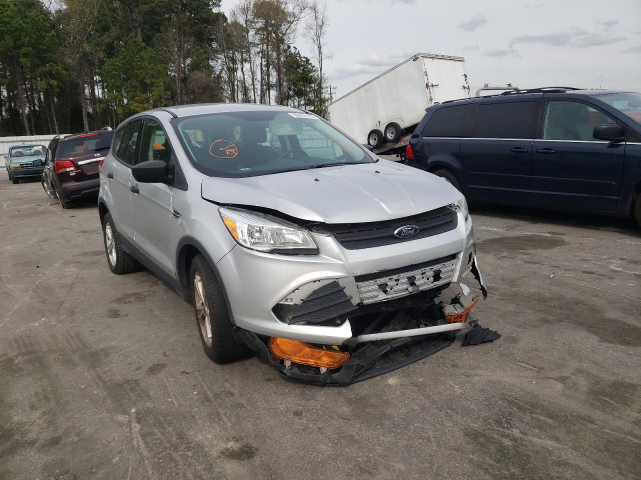 FORD ESCAPE S 2015 with VIN 1FMCU0F7XFUC73837 - Photo from auction