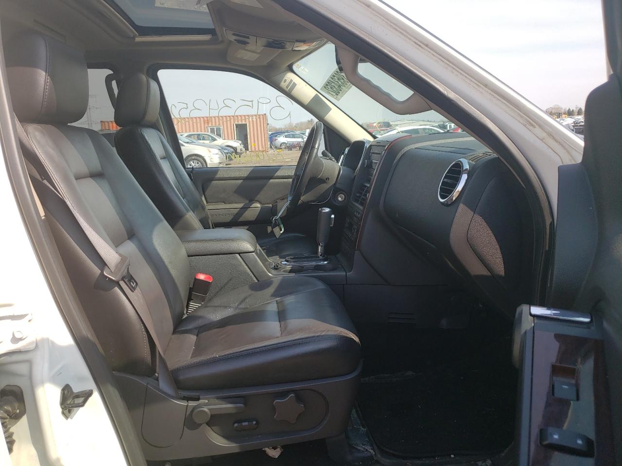 Photo 5 from auction – 2008 FORD EXPLORER L with VIN 1FMEU75888UA77586