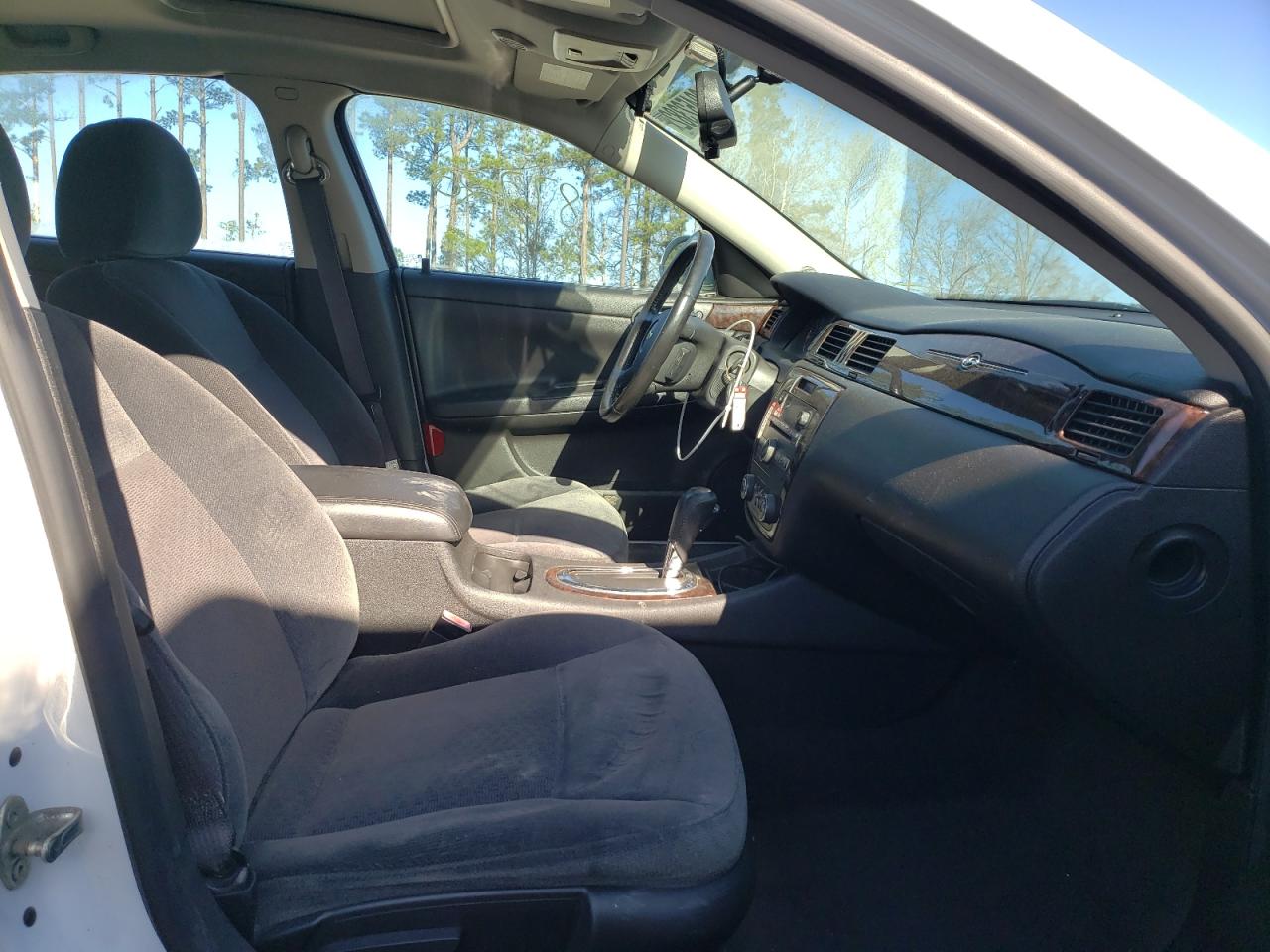 Photo 5 from auction – 2014 CHEVROLET IMPALA LIM with VIN 2G1WB5E34E1127911