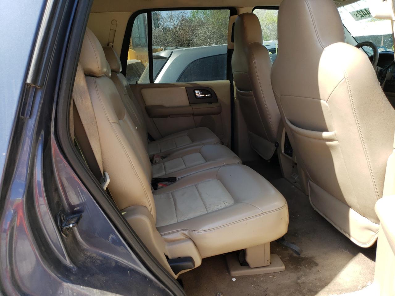 Photo 6 from auction – 2005 FORD EXPEDITION with VIN 1FMPU17585LA73452