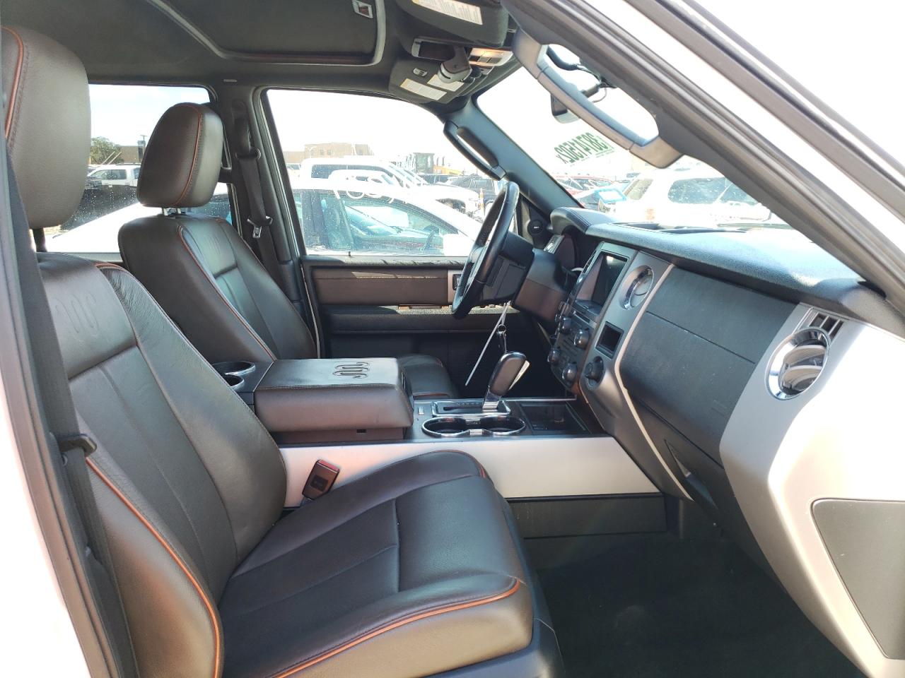 Photo 5 from auction – 2016 FORD EXPEDITION with VIN 1FMJU1HT3GEF12700