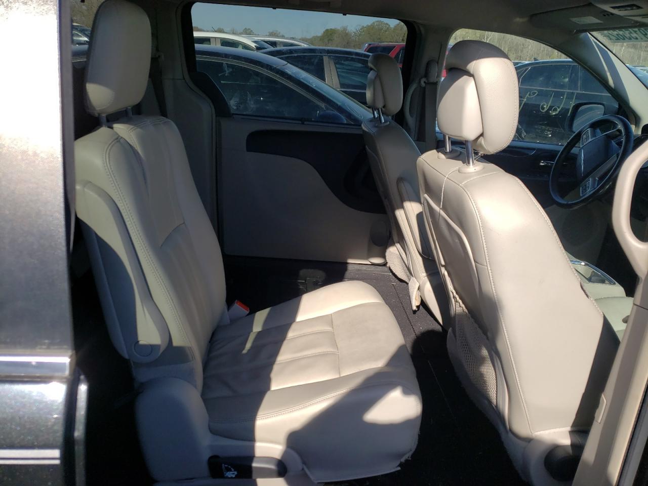 Photo 6 from auction – 2013 CHRYSLER TOWN & COU with VIN 2C4RC1BG4DR560503