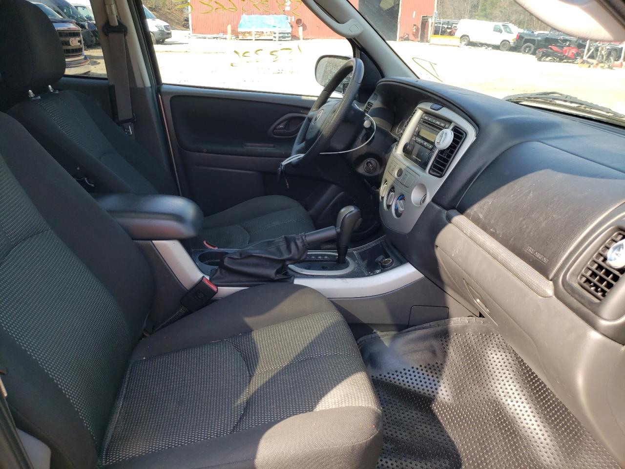 Photo 5 from auction – 2005 MAZDA TRIBUTE S with VIN 4F2YZ94145KM53131