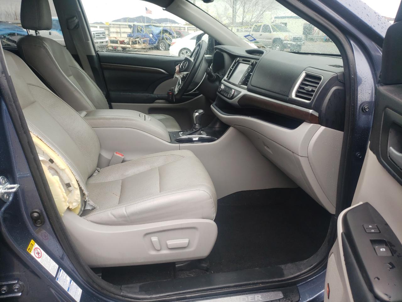 Photo 5 from auction – 2014 TOYOTA HIGHLANDER with VIN 5TDDKRFHXES042483