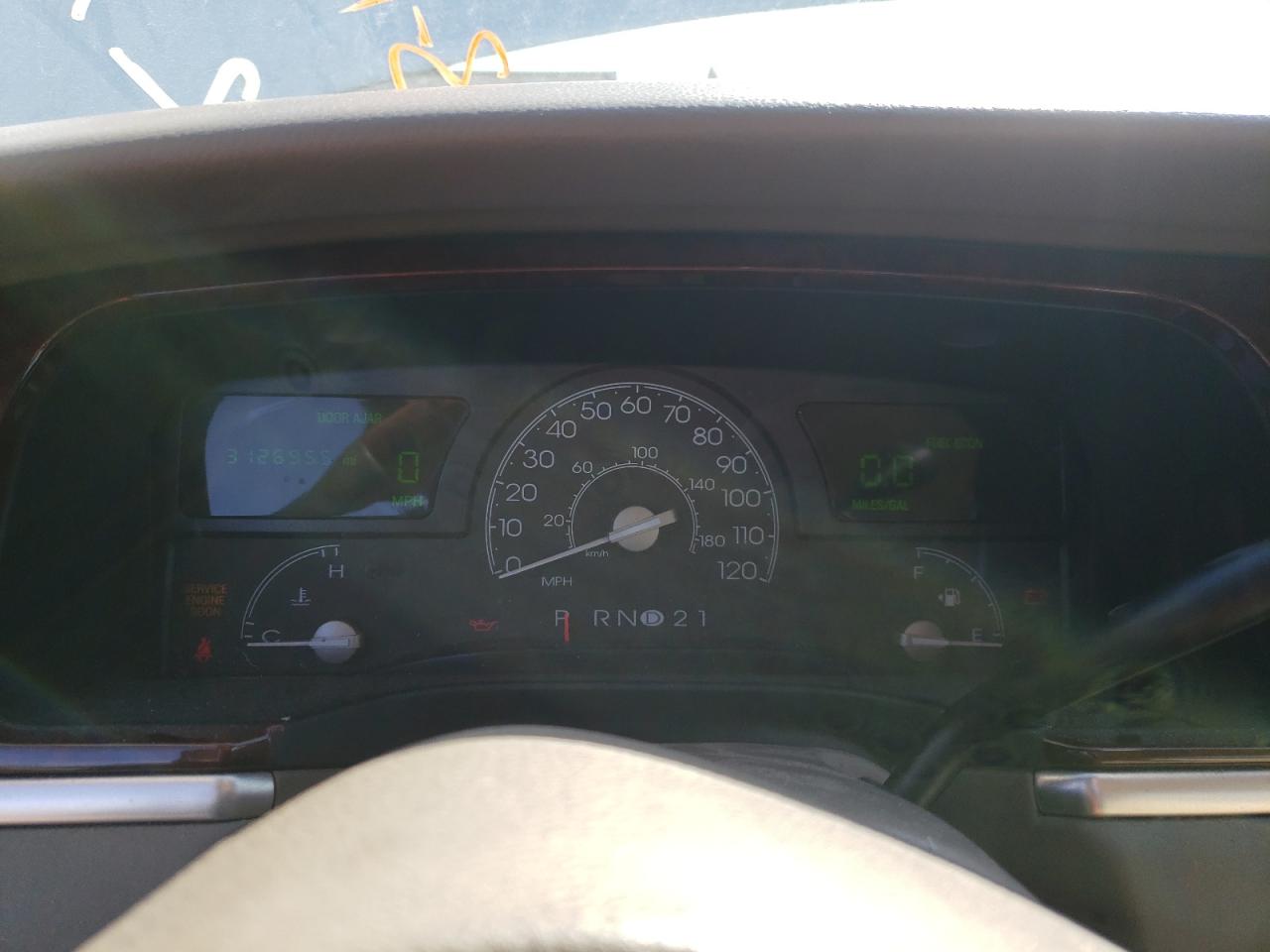 Photo 8 from auction – 2004 LINCOLN TOWN CAR U with VIN 1LNHM83W64Y615600
