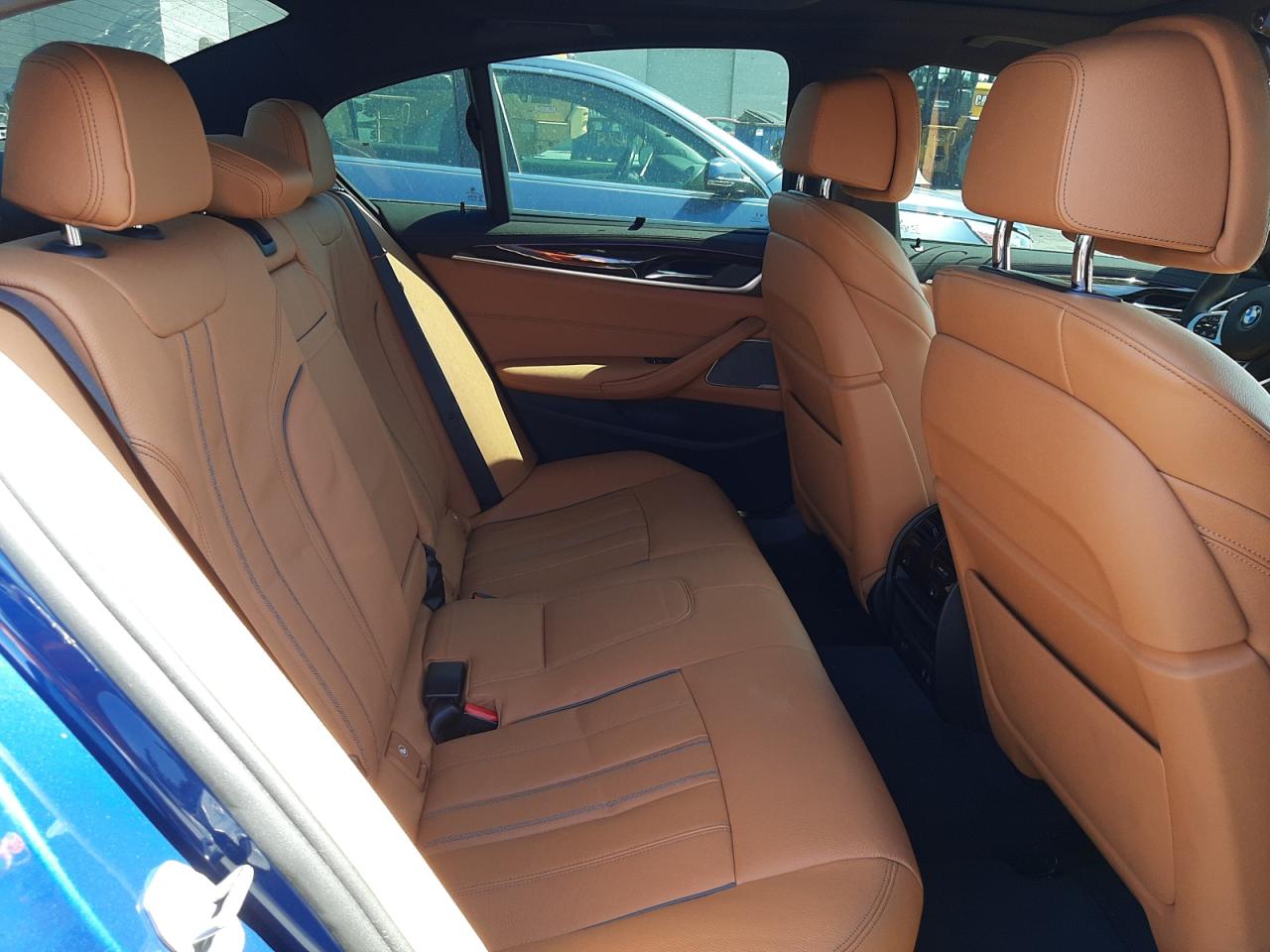 Photo 6 from auction – 2022 BMW M550XI with VIN WBA13BK01NCH75174