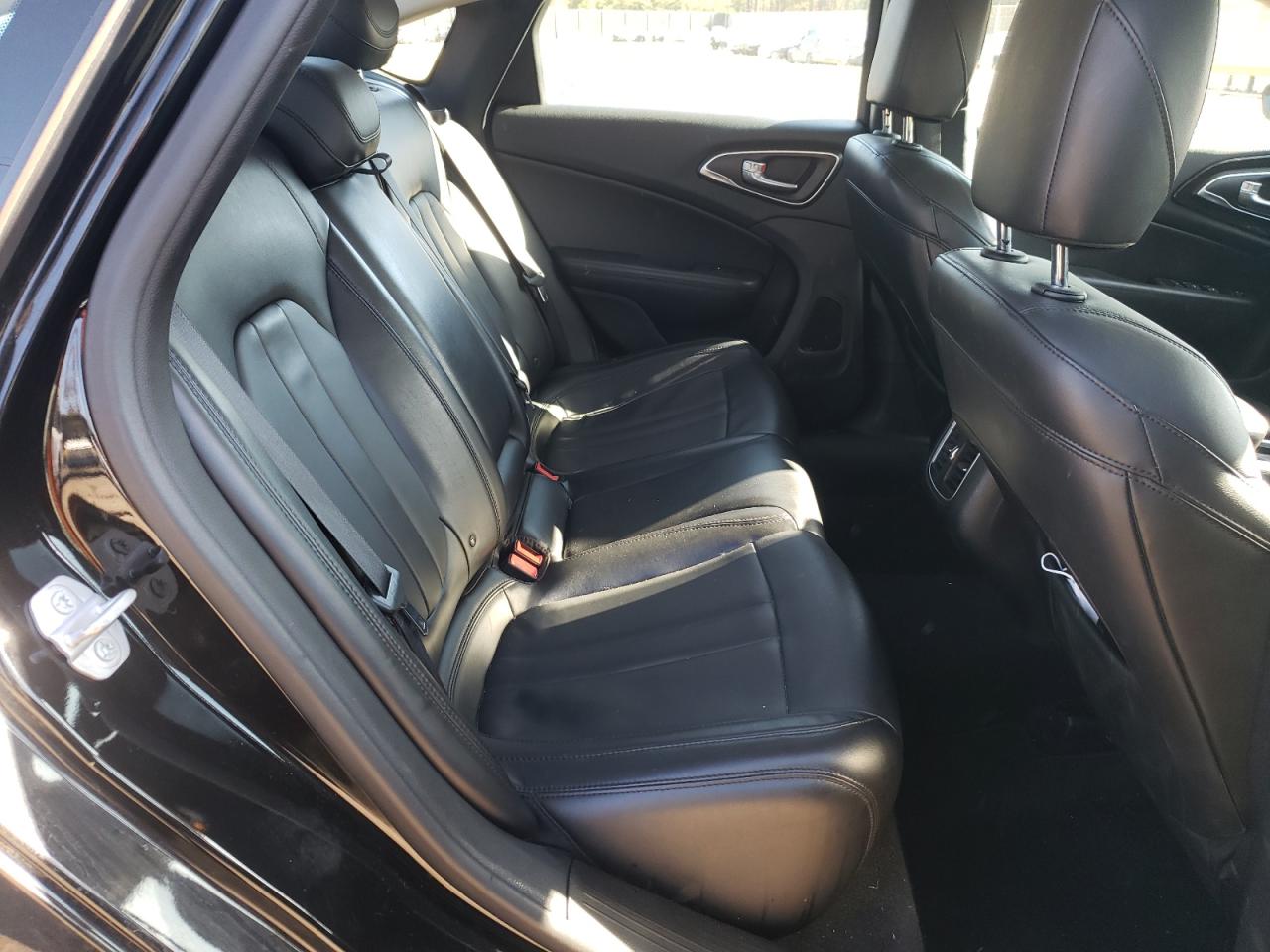 Photo 6 from auction – 2015 CHRYSLER 200 C with VIN 1C3CCCCG0FN690251