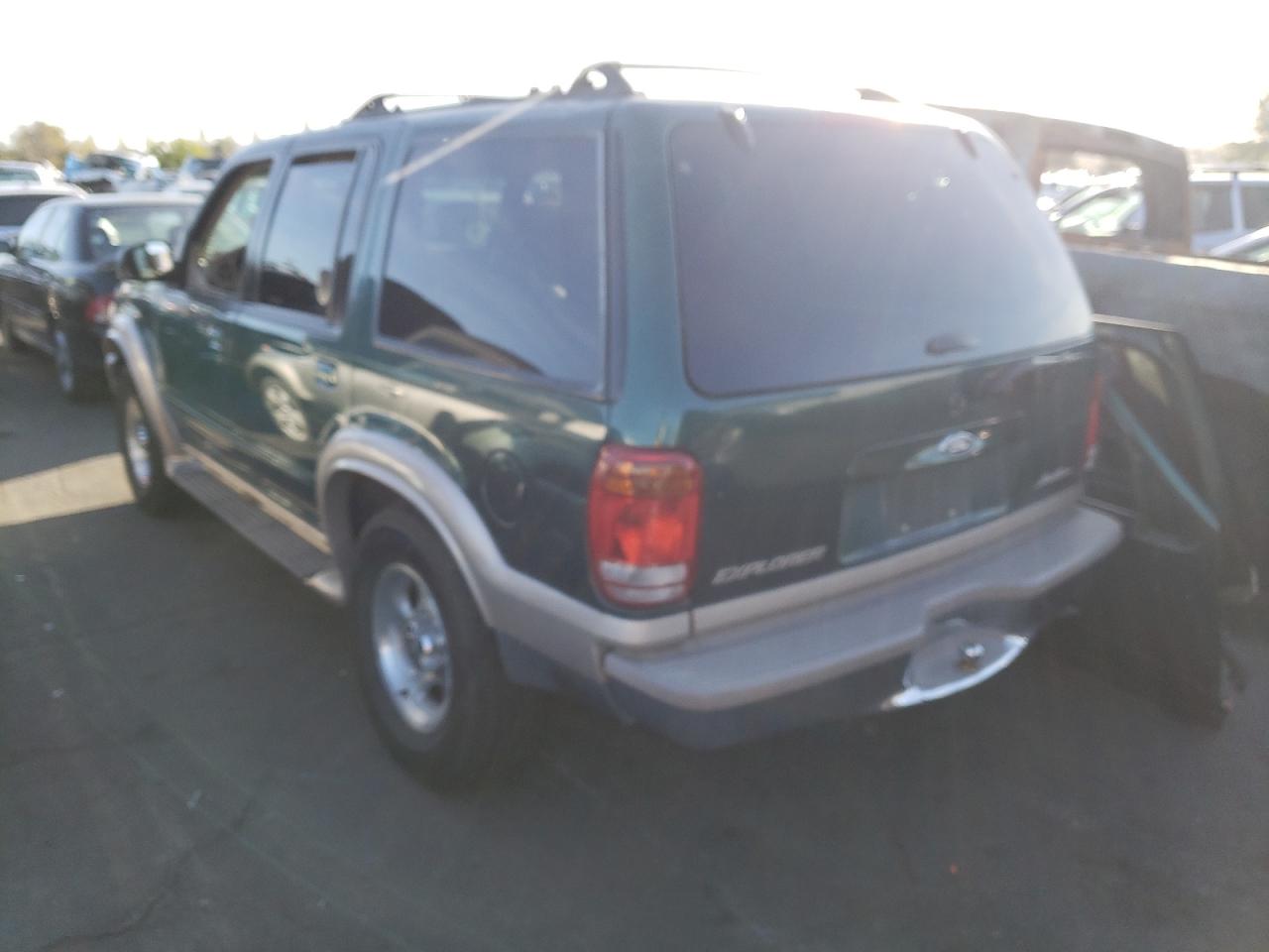Photo 3 from auction – 2000 FORD EXPLORER E with VIN 1FMZU64E6YZA38677