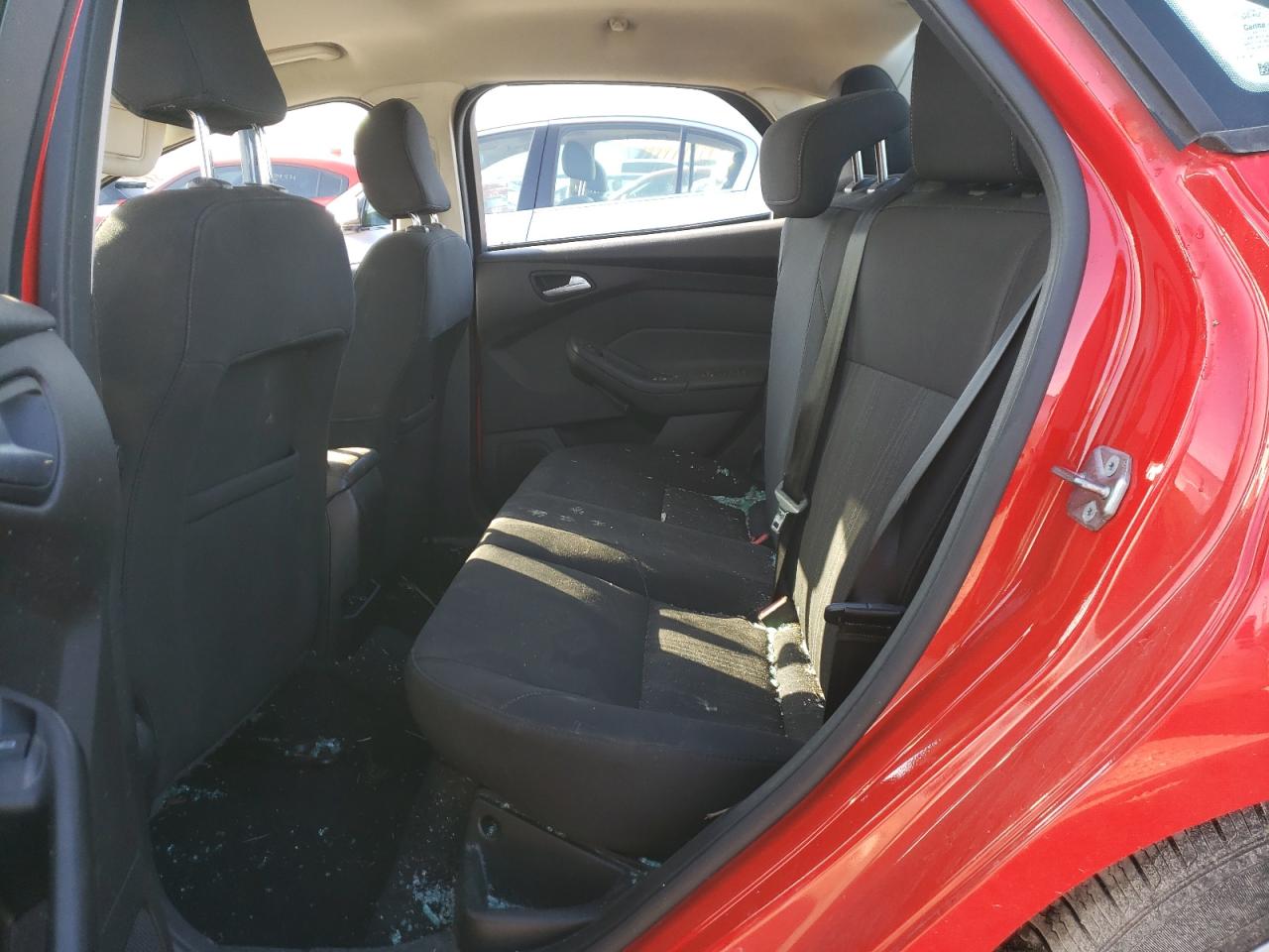 Photo 6 from auction – 2017 FORD FOCUS SE with VIN 1FADP3F22HL339107