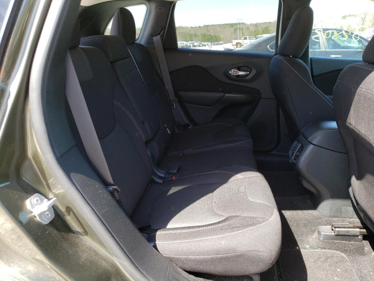 Photo 6 from auction – 2016 JEEP CHEROKEE L with VIN 1C4PJLCB0GW159988