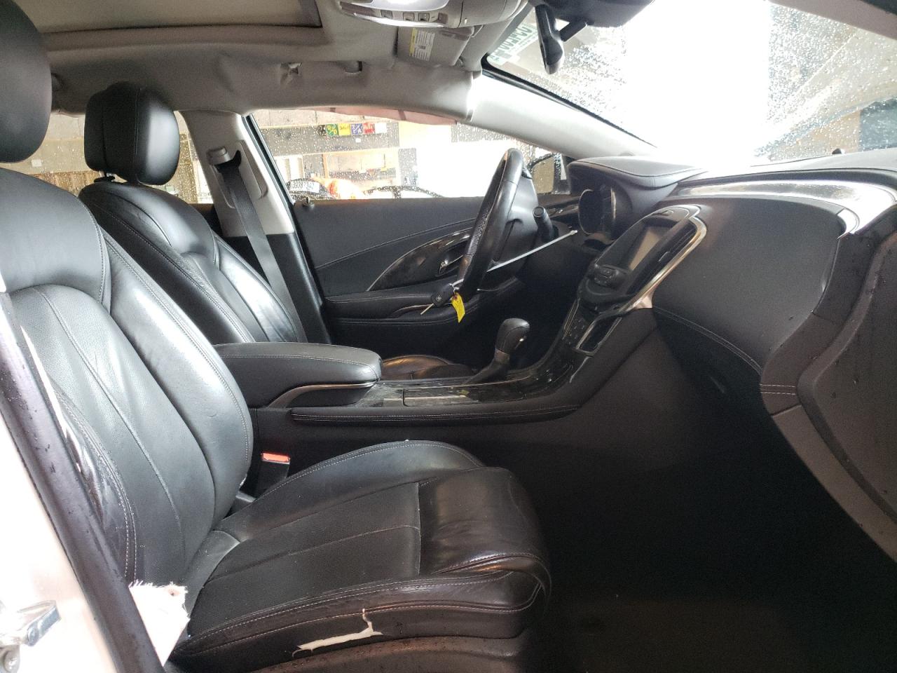 Photo 5 from auction – 2014 BUICK LACROSSE T with VIN 1G4GF5G33EF305051