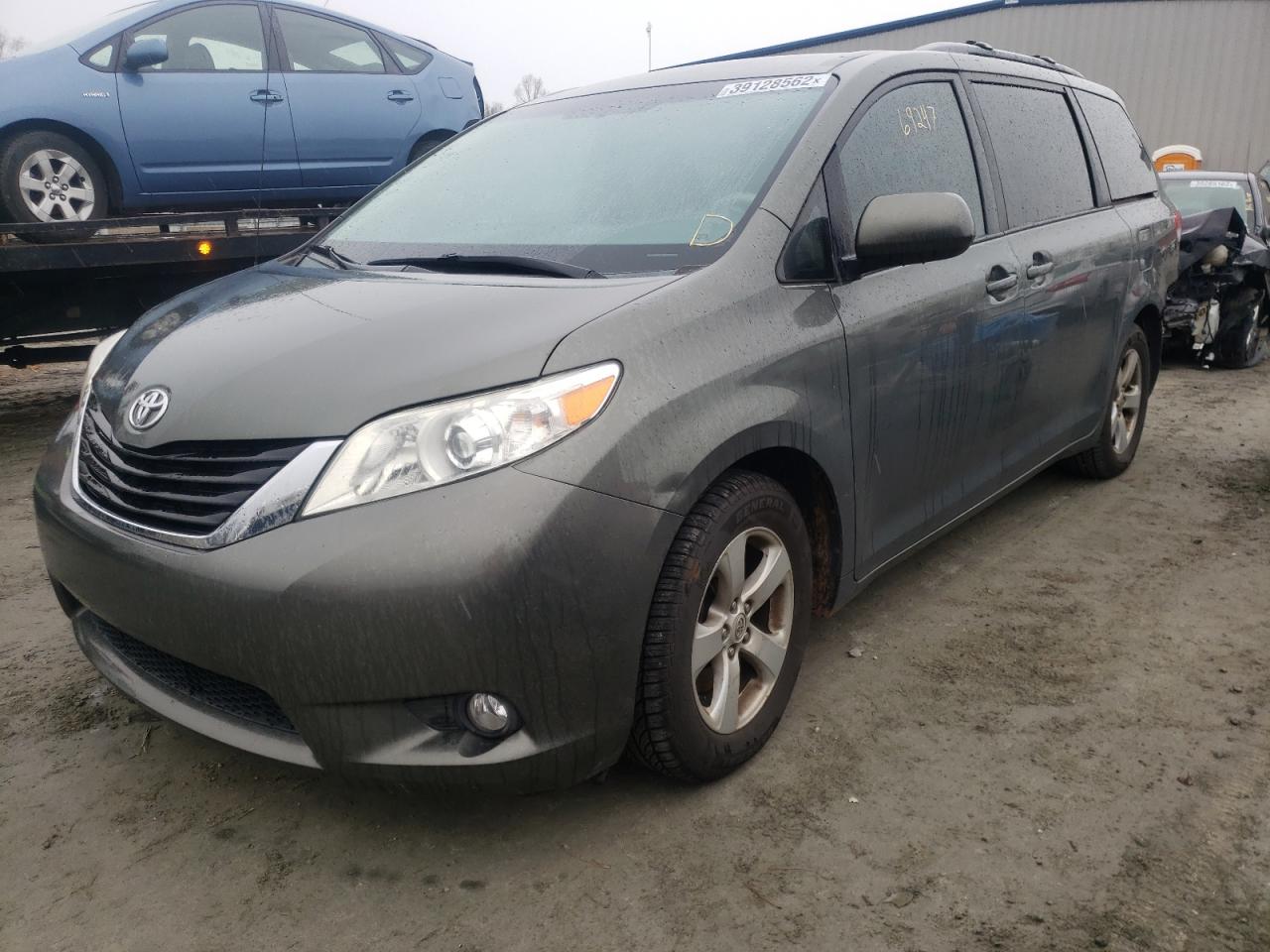 Photo 2 from auction – 2012 TOYOTA SIENNA LE with VIN 5TDKK3DCXCS232454