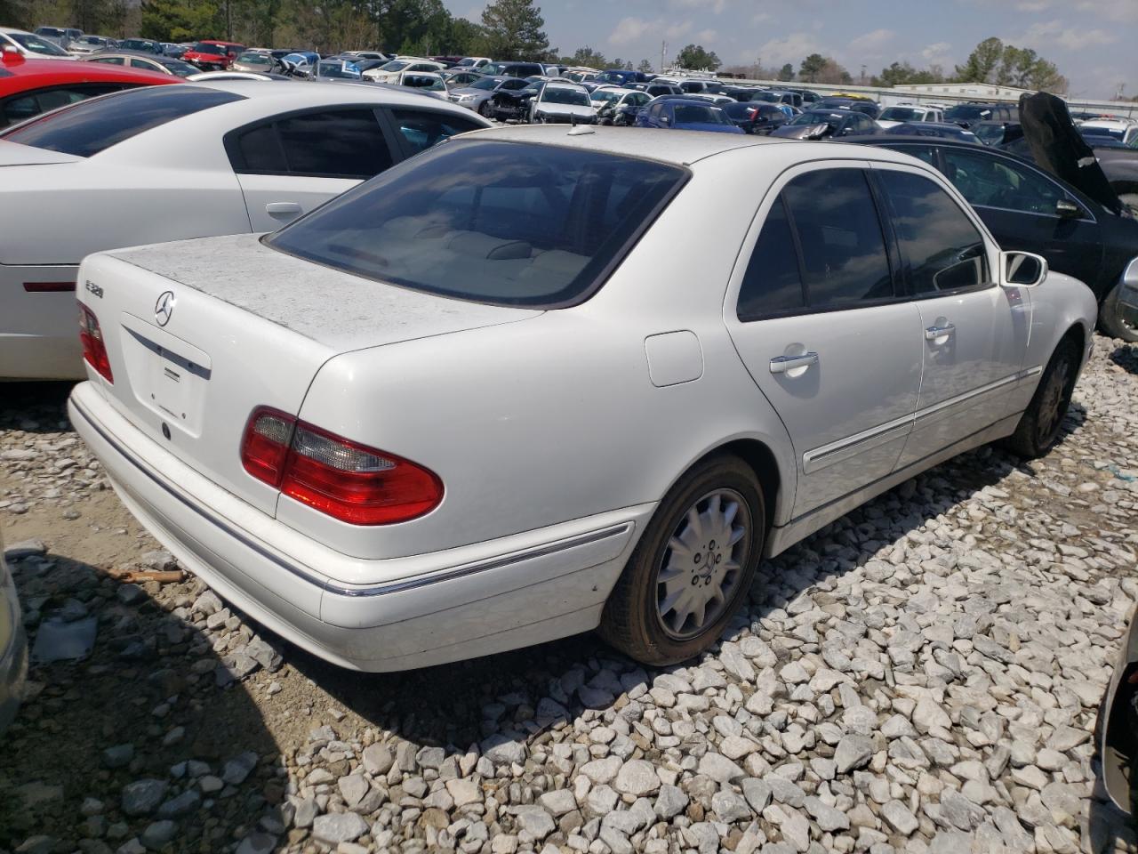 Photo 4 from auction – 2001 MERCEDES-BENZ E 320 with VIN WDBJF65J91B183135