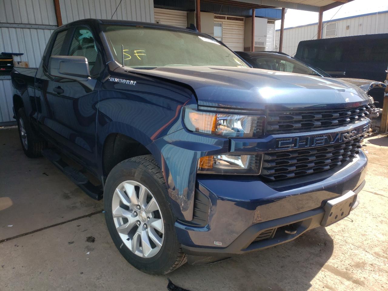 CHEVROLET SILVERADO 2020 with VIN 1GCRYBEK4LZ248239 - Photo from auction
