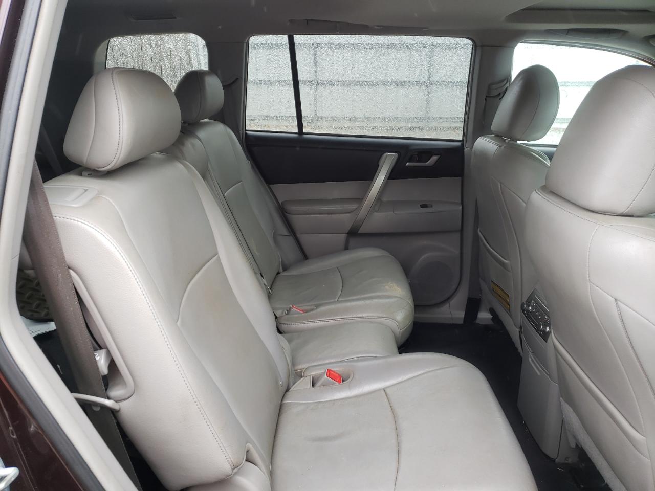 Photo 6 from auction – 2013 TOYOTA HIGHLANDER with VIN 5TDZK3EH0DS139730