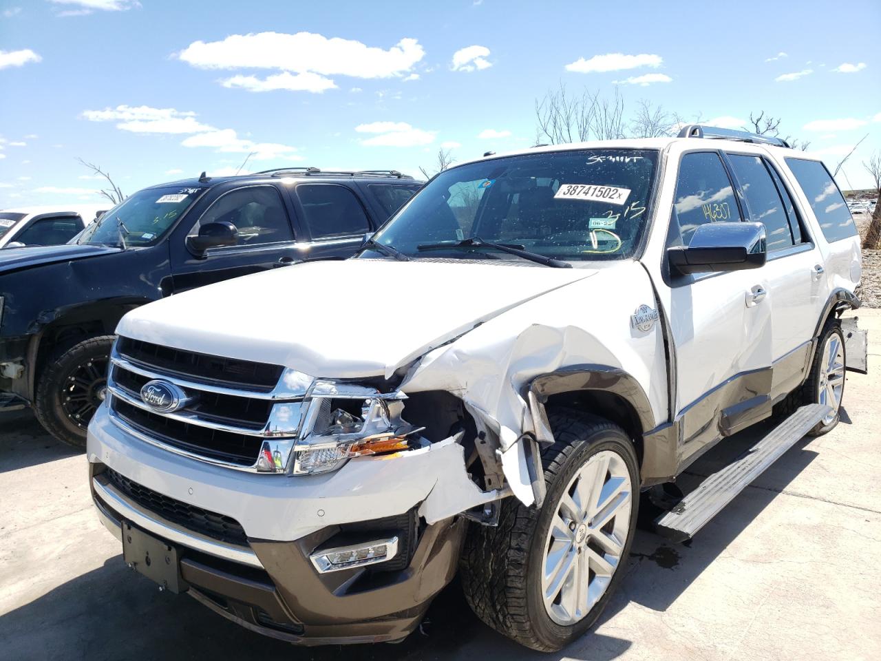 Photo 2 from auction – 2016 FORD EXPEDITION with VIN 1FMJU1HT3GEF12700