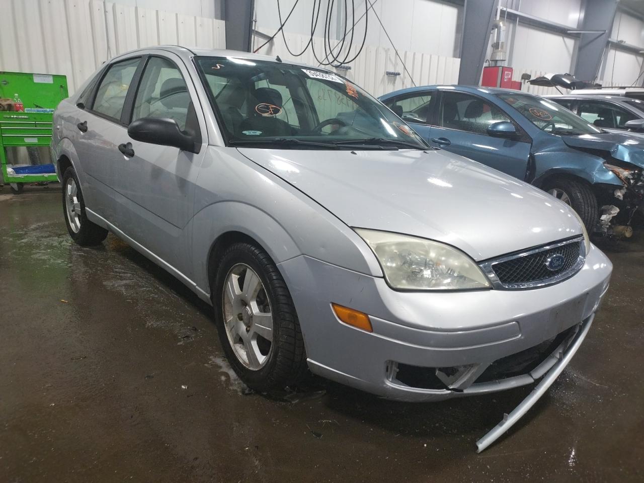 FORD FOCUS ZX4 2005 with VIN 1FAFP34N55W197853 - Photo from auction