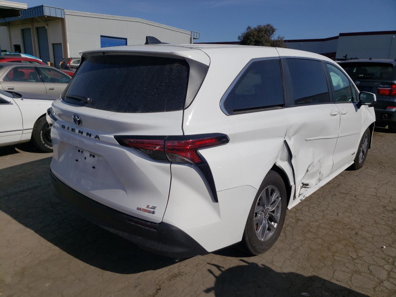 Photo 4 from auction – 2021 TOYOTA SIENNA LE with VIN 5TDKRKEC2MS065190