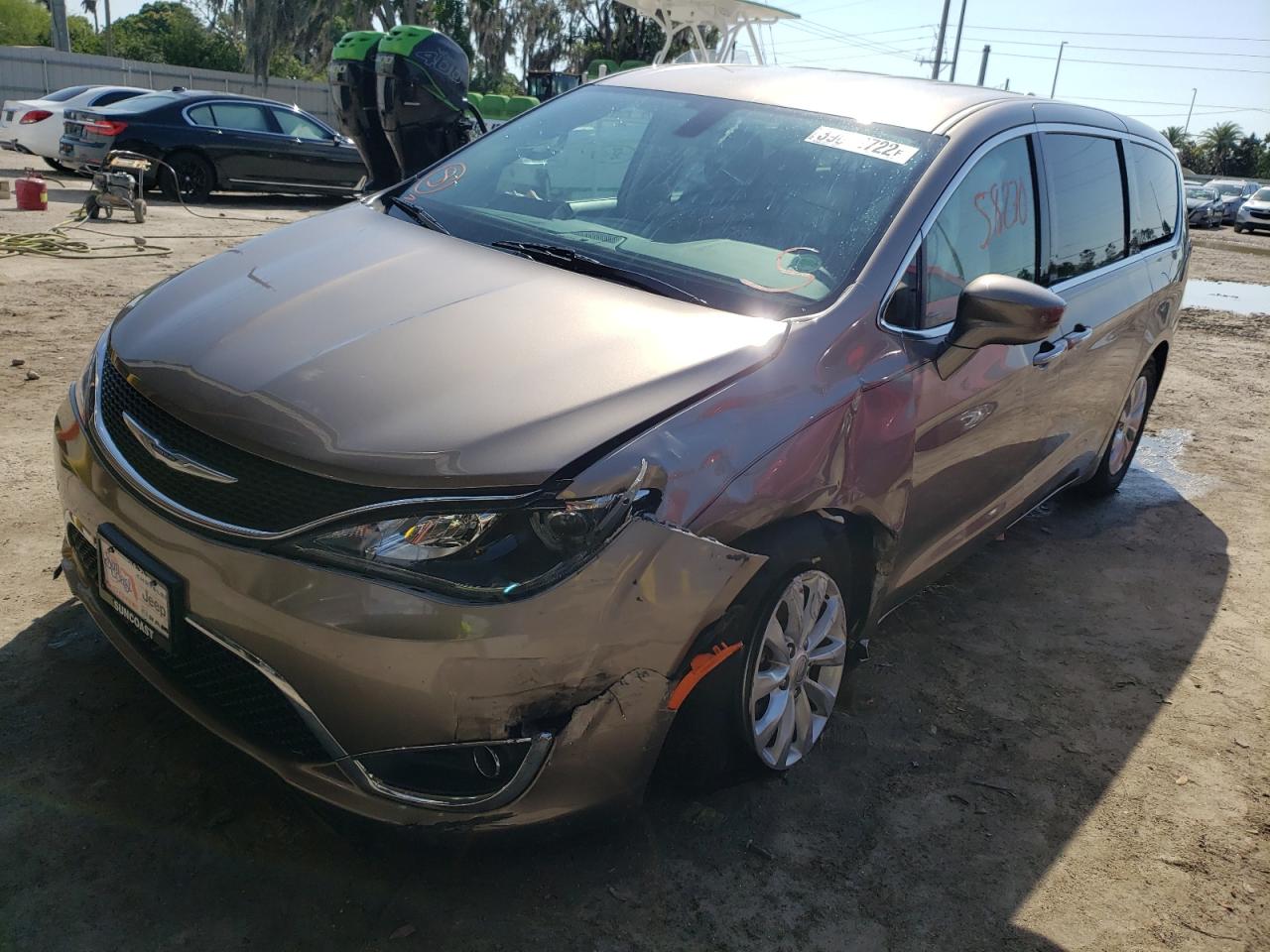 Photo 2 from auction – 2018 CHRYSLER PACIFICA T with VIN 2C4RC1FG0JR163523