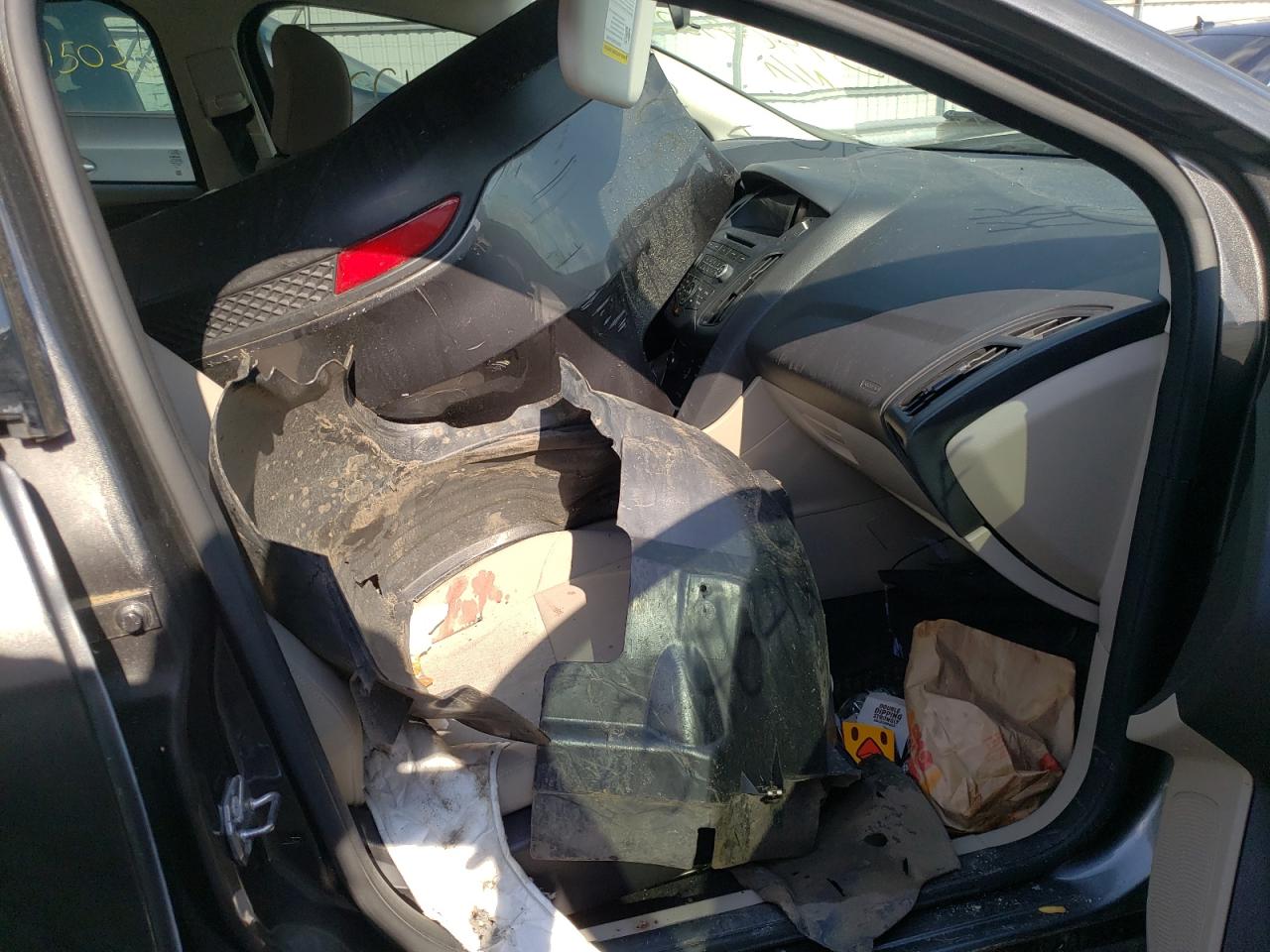 Photo 5 from auction – 2015 FORD FOCUS SE with VIN 1FADP3F20FL296450