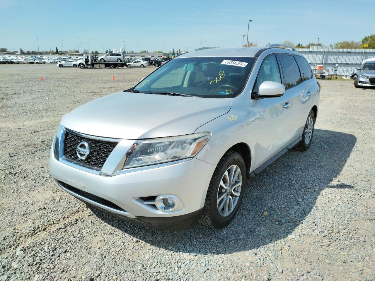 Photo 2 from auction – 2015 NISSAN PATHFINDER with VIN 5N1AR2MN5FC600558