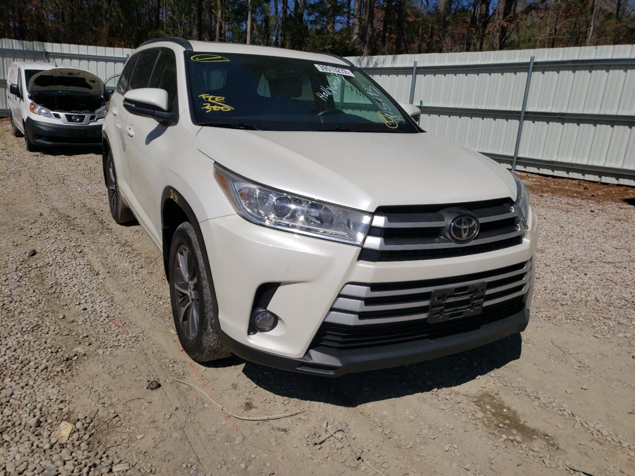 TOYOTA HIGHLANDER 2017 with VIN 5TDJZRFH4HS415195 - Photo from auction