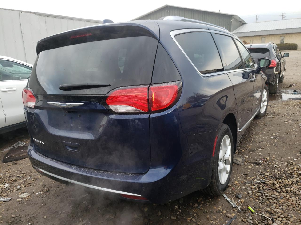 Photo 4 from auction – 2018 CHRYSLER PACIFICA T with VIN 2C4RC1EG4JR104301