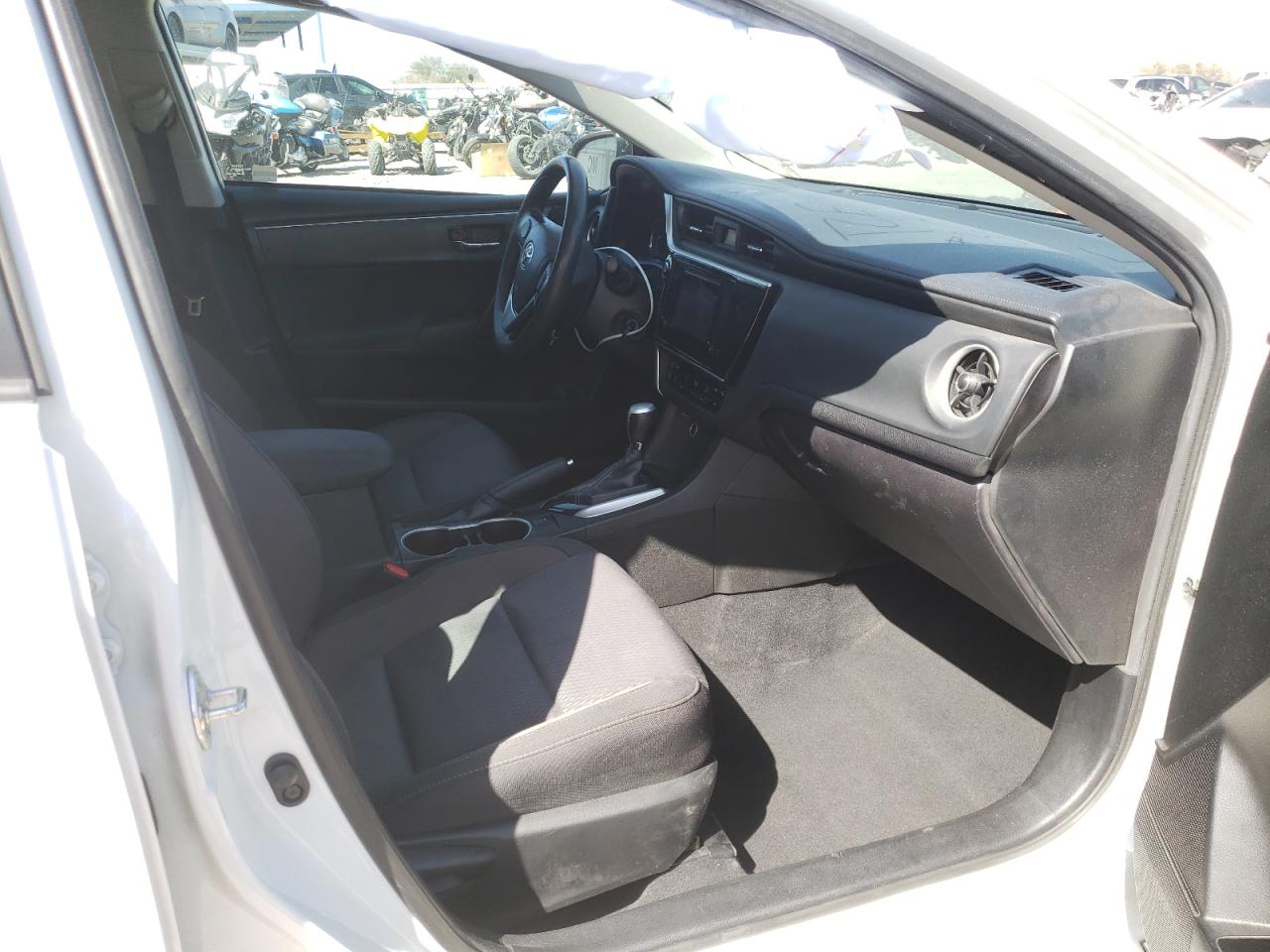 Photo 5 from auction – 2018 TOYOTA COROLLA L with VIN 5YFBURHE5JP814654