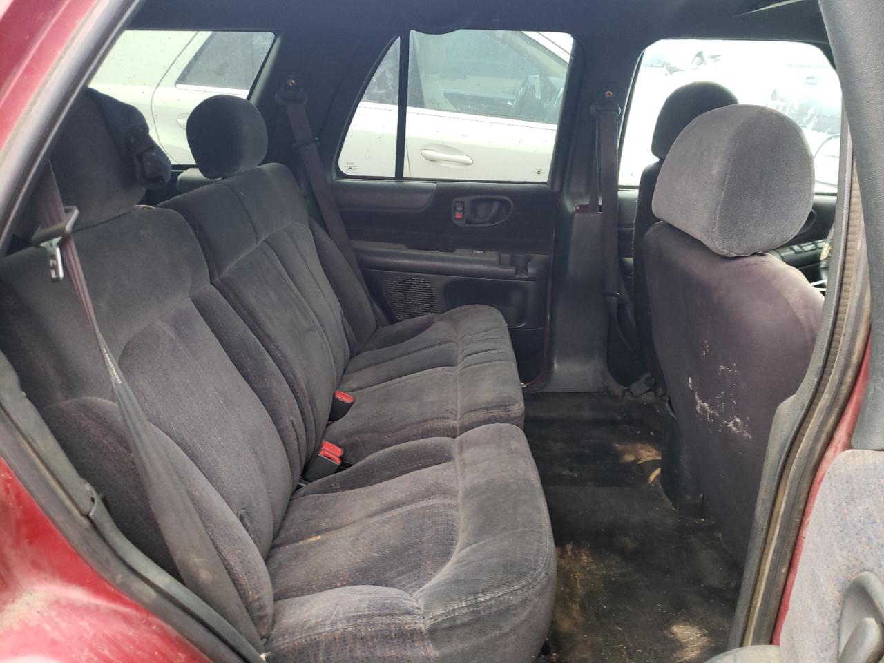 Photo 6 from auction – 2001 CHEVROLET BLAZER with VIN 1GNDT13W61K257272