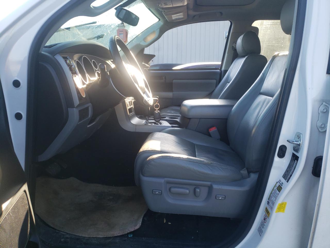 Photo 5 from auction – 2016 TOYOTA SEQUOIA SR with VIN 5TDZY5G18GS063673